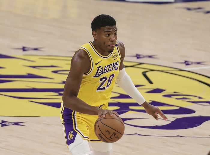 外线也没谱！八村塁半场5中2拿到5分 三分4中1