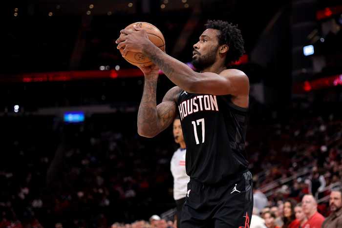 伊森三月份三分28投1中&跳投合计42投3中 近两周无三分命中